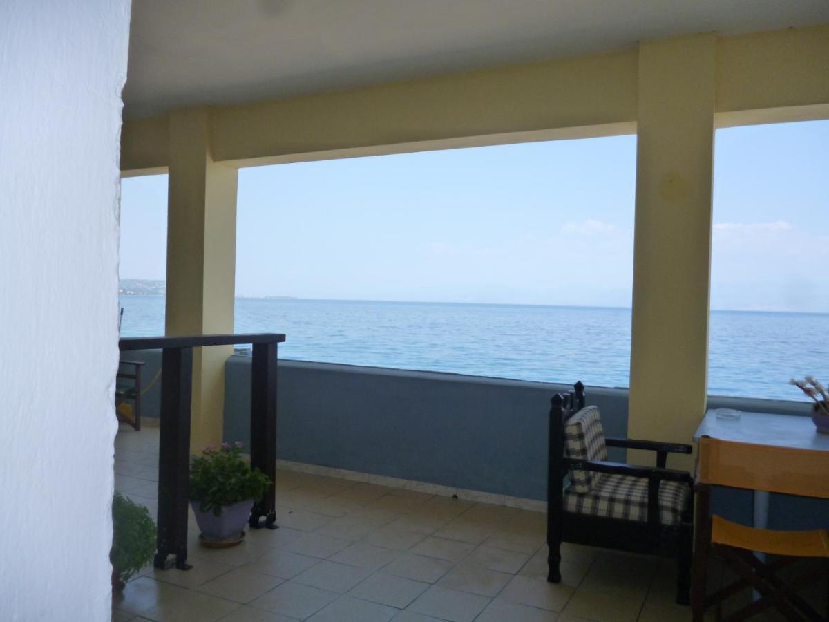 데르베니 House Next To The Sea Side 아파트 외부 사진